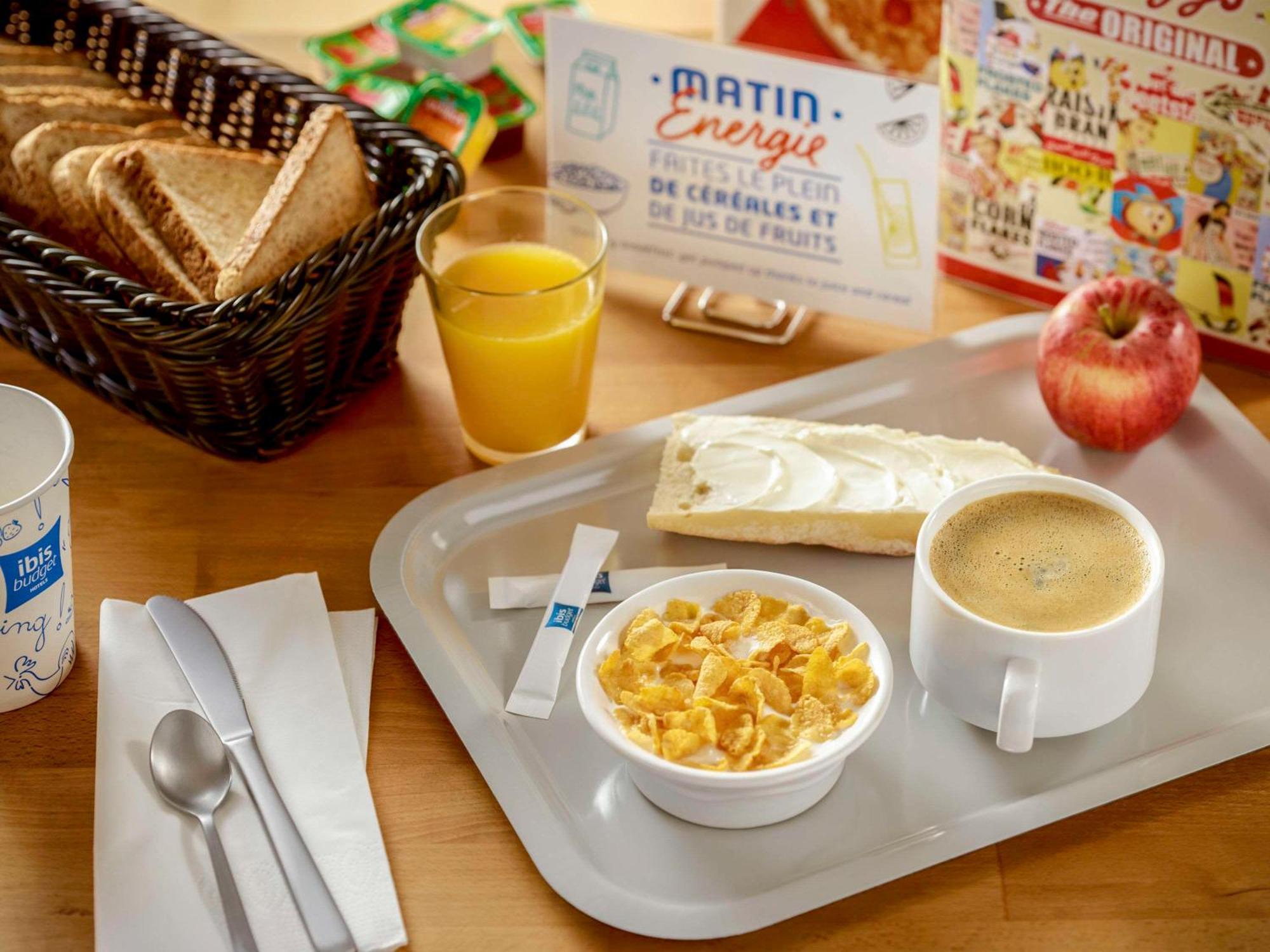 Ibis Budget Versailles Chateau Saint Cyr L'Ecole Buitenkant foto