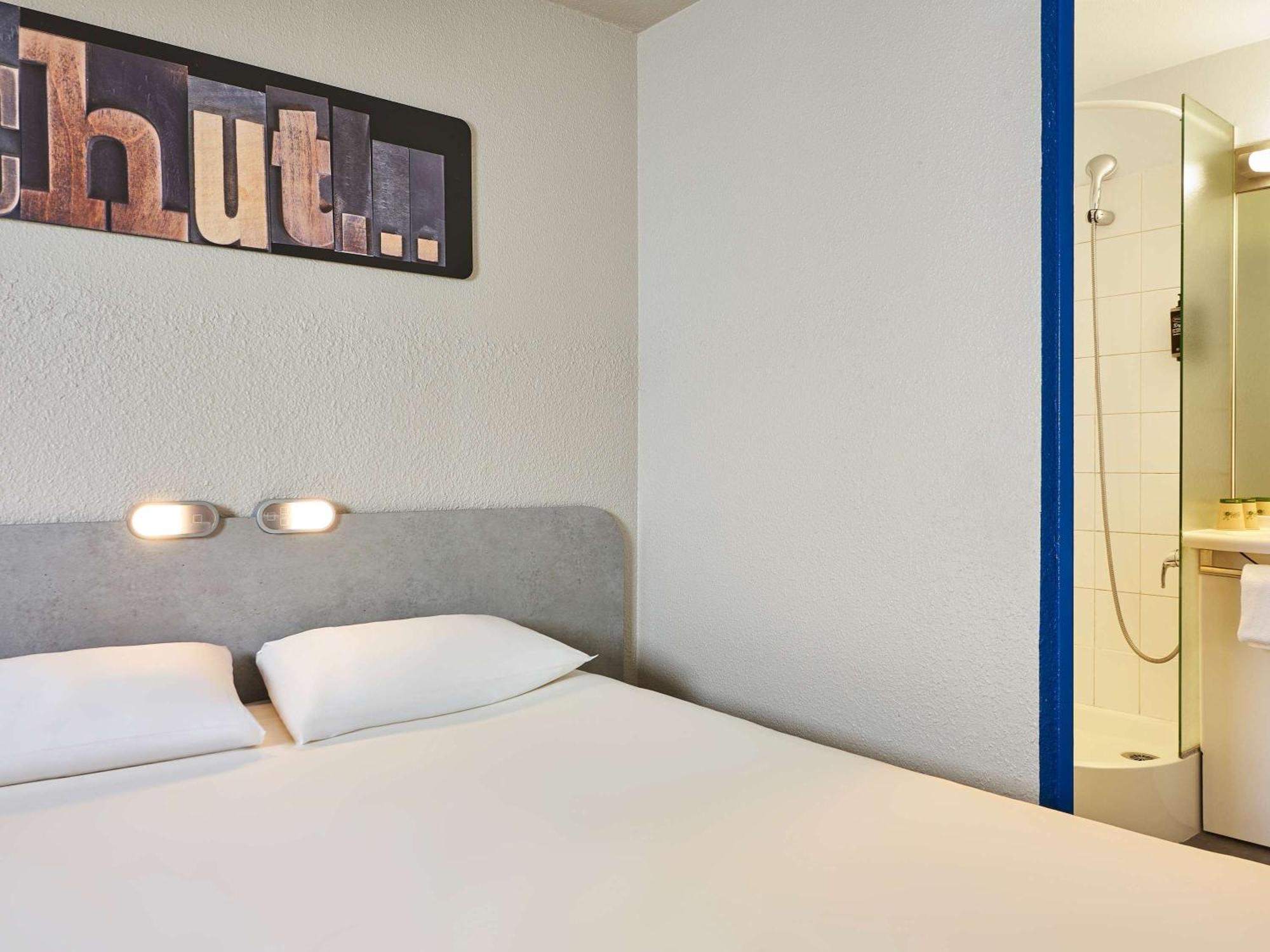 Ibis Budget Versailles Chateau Saint Cyr L'Ecole Hotel Buitenkant foto