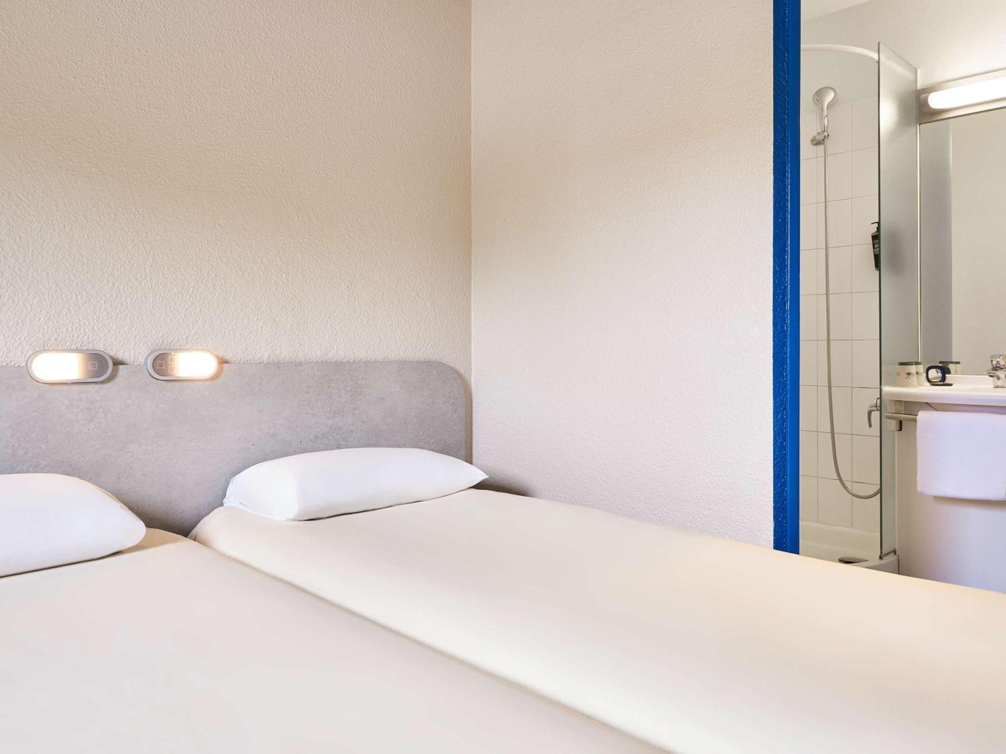 Ibis Budget Versailles Chateau Saint Cyr L'Ecole Hotel Buitenkant foto