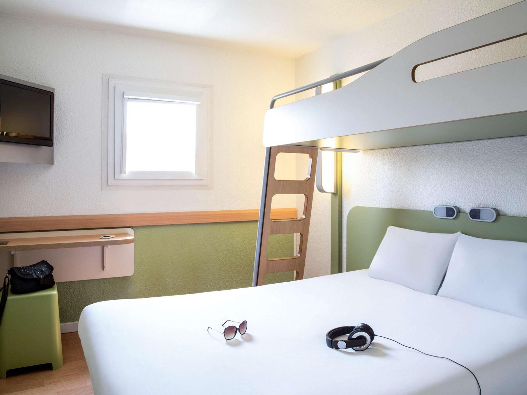 Ibis Budget Versailles Chateau Saint Cyr L'Ecole Buitenkant foto