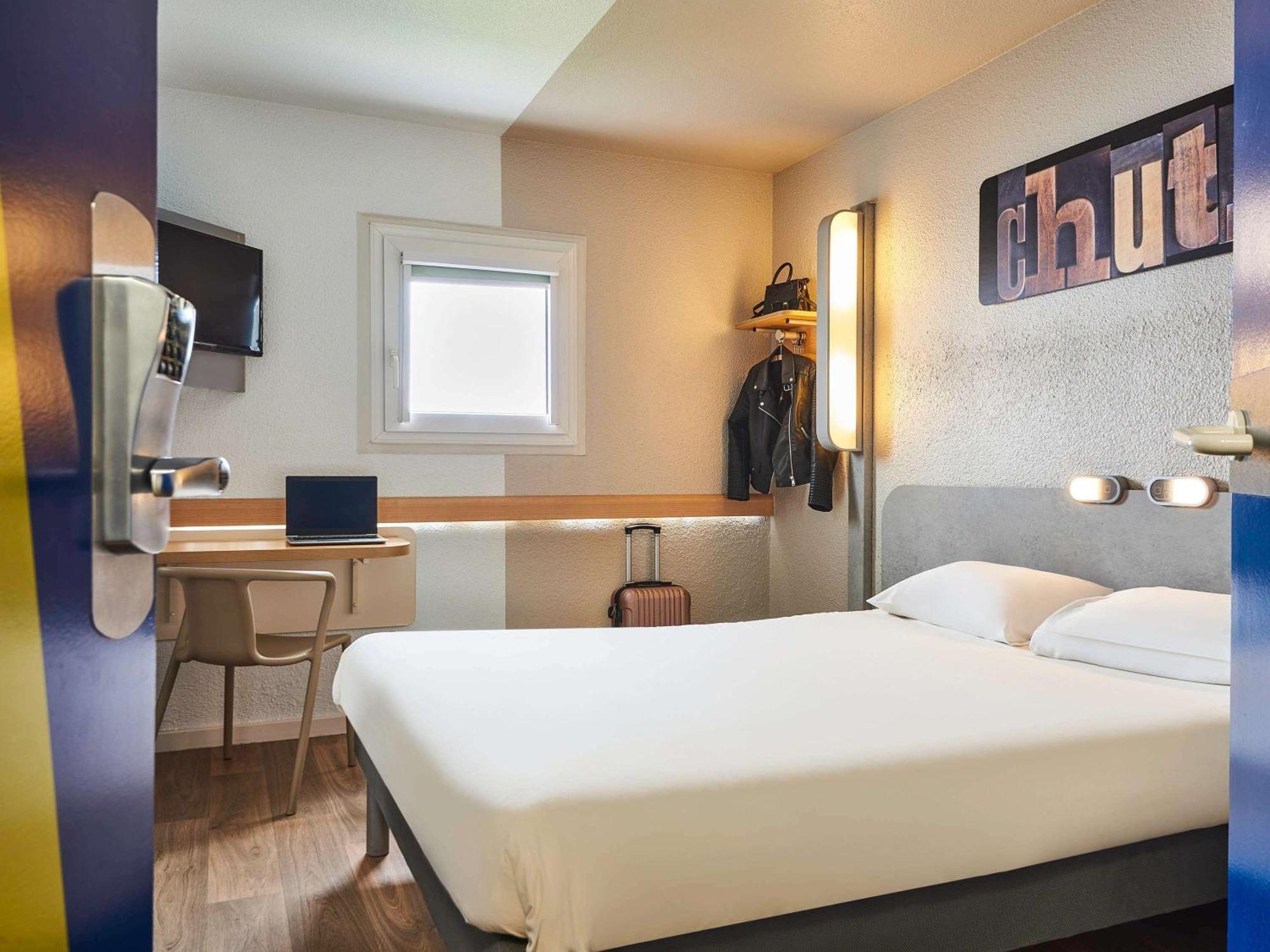 Ibis Budget Versailles Chateau Saint Cyr L'Ecole Hotel Buitenkant foto