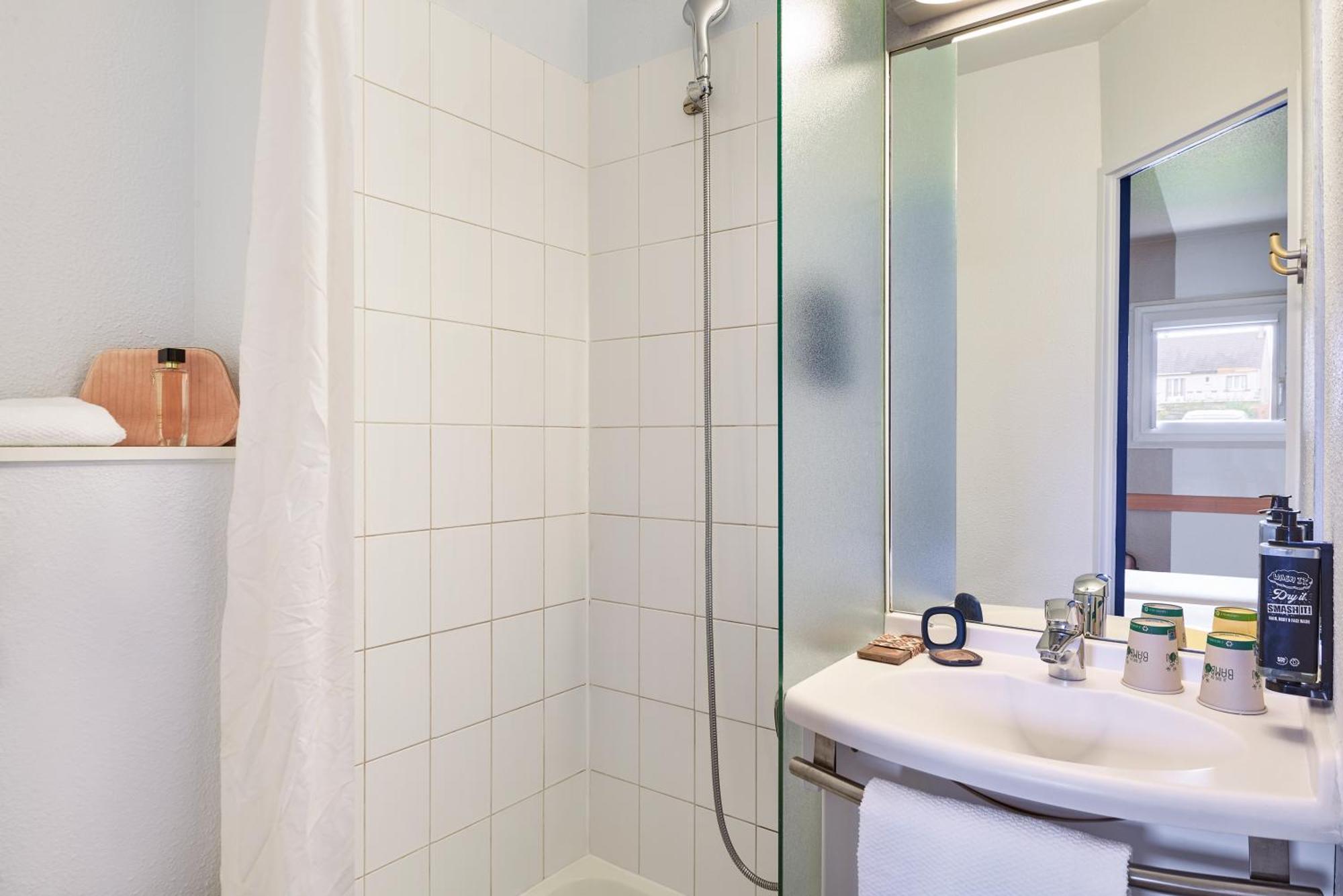 Ibis Budget Versailles Chateau Saint Cyr L'Ecole Buitenkant foto