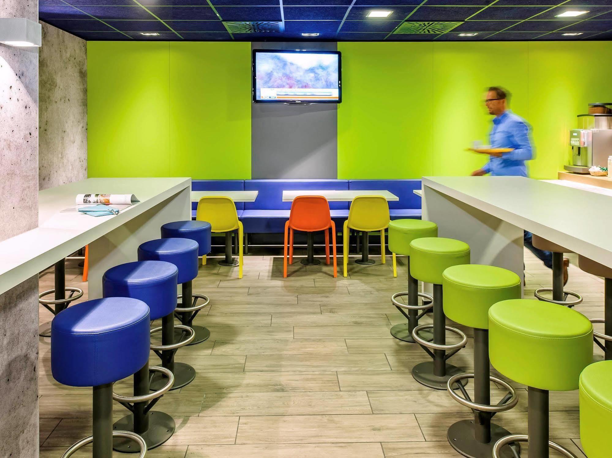 Ibis Budget Versailles Chateau Saint Cyr L'Ecole Buitenkant foto