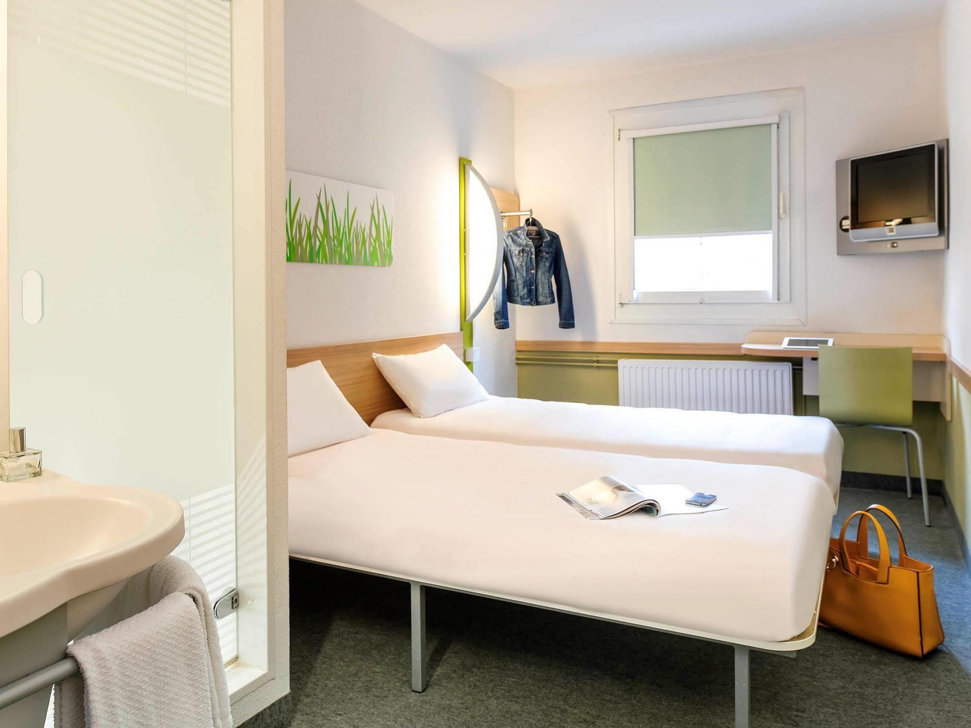 Ibis Budget Versailles Chateau Saint Cyr L'Ecole Hotel Buitenkant foto